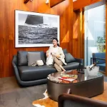 Miya Townhouse By Reflections